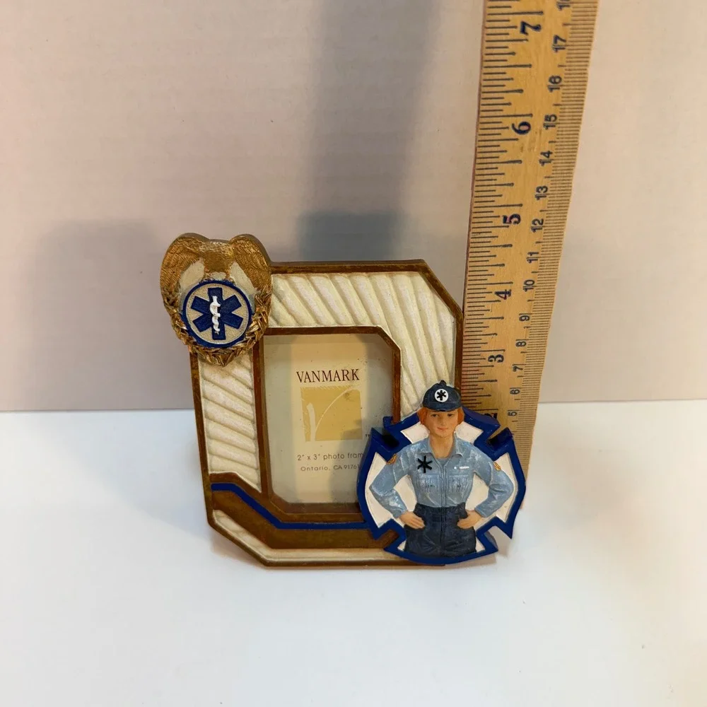 Medics of‎ Valor 2x3 Photo Picture Frame EMS Firefighter Female Figurine Tribute